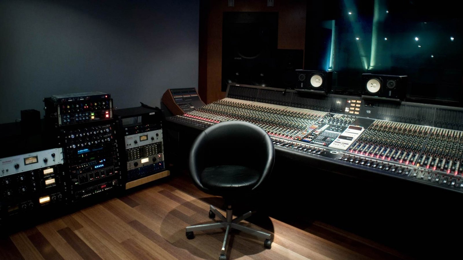 layout.background-image.studioA